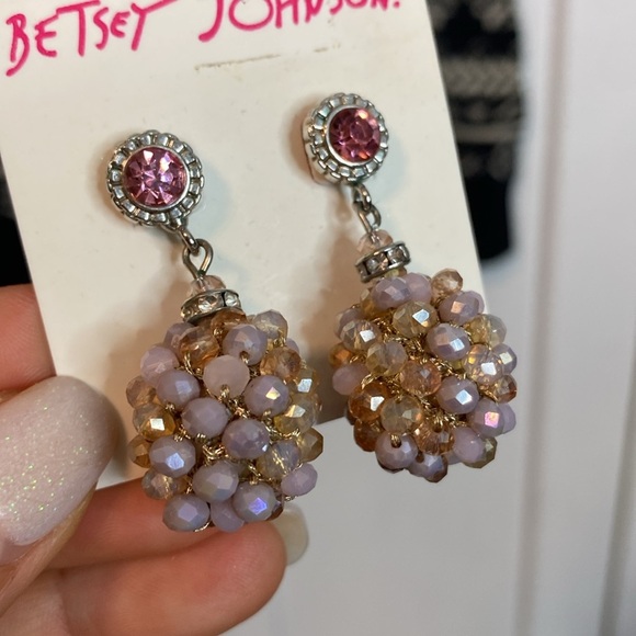 💚 Betsey Johnson Pink and Gold Cluster Earrings - NWTs - Picture 3 of 3